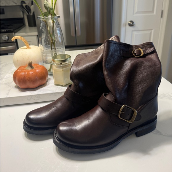 Frye Veronica Short Boot - Picture 1 of 3